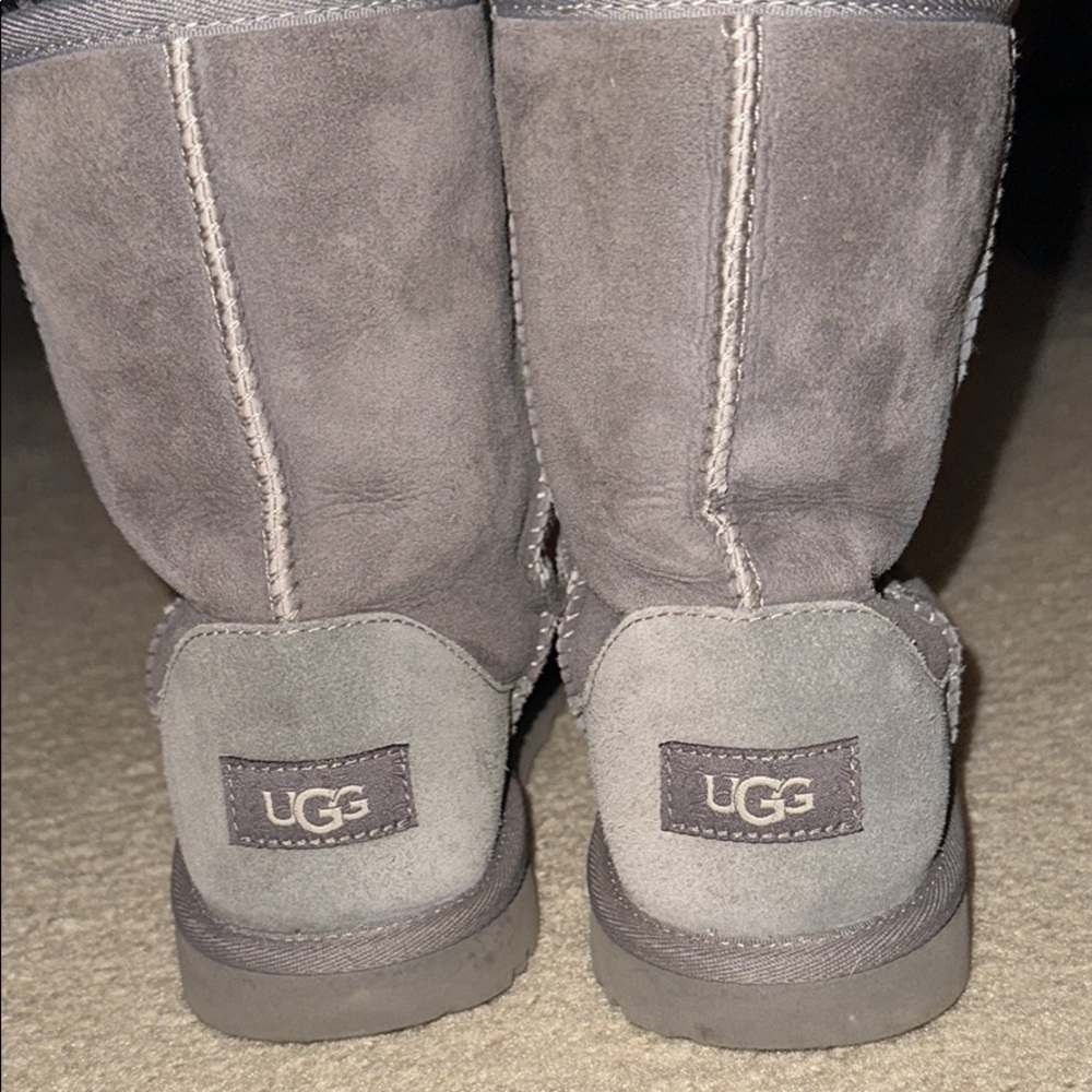 woman’s grey UGG boots size 6